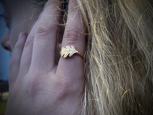 gold oak leaf ring