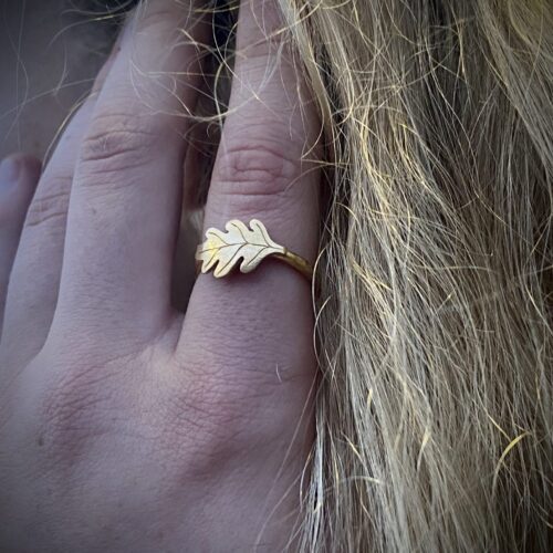 gold oak leaf ring