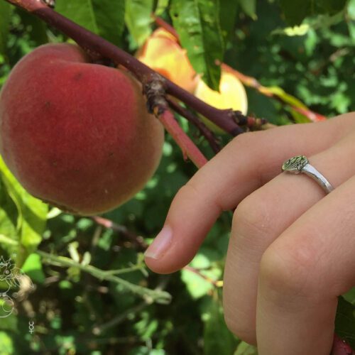Shroom ring handcrafted using psilocybin mushrooms and traditional hand tools. Ethical jewellery create in an independent artisan jewelry studio workshop with the help of magic mushrooms. A healing gift of nature.